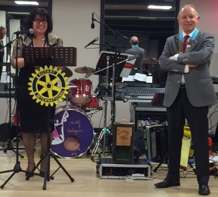 Martine WESOLEK ouvre la soirée en compagnie du gouverneur Serge MEUNIER